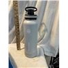 Image 1 : Thermoflask water bottle white