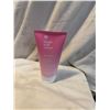 Image 1 : Brand with a heart blowout & smoothing blend