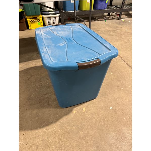 Rubbermaid bin