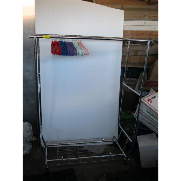 FOLDING PORTABLE CLOTHING RACK