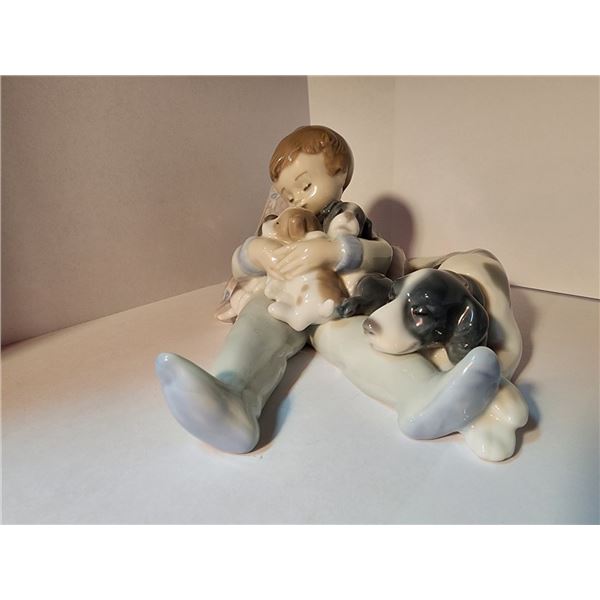 722 --  Lladro Figurine - " Sweet Dreams"