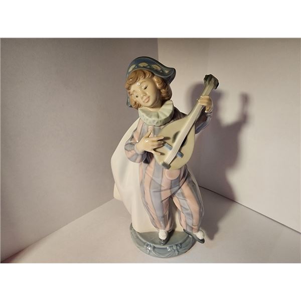 723 --  Lladro figure  "Mandolin Serenade