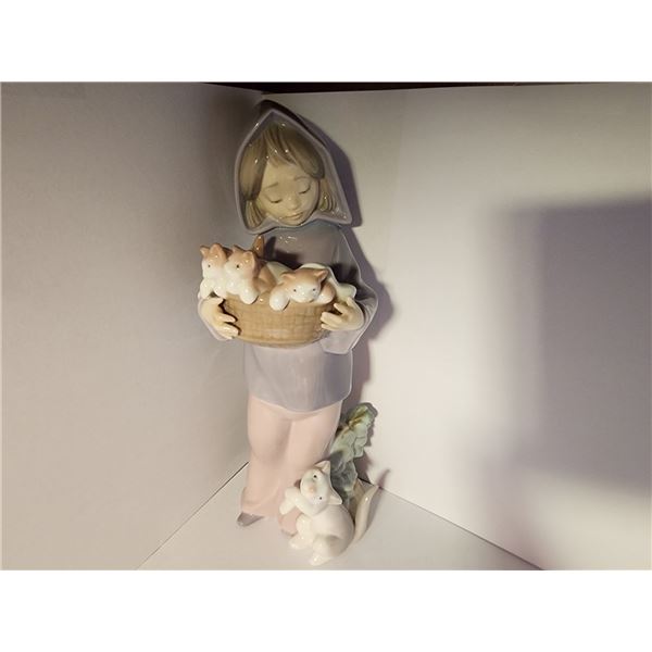 725 --  Lladro Mother's Little Helper Girl With Cats
