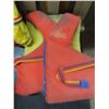 Image 4 : lot of 5 life jackets various sizes