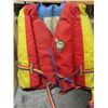 Image 6 : lot of 5 life jackets various sizes