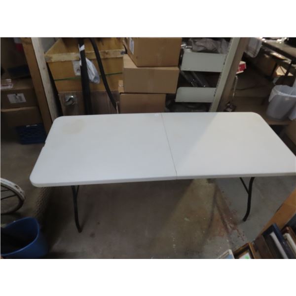 folding rubber maid table