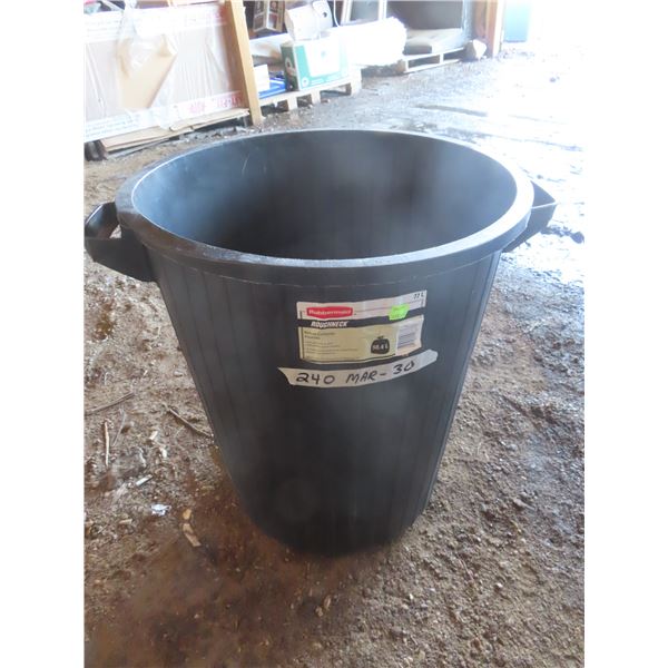 Rubbermaid 98.4 L garbage can