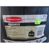 Image 2 : Rubbermaid 98.4 L garbage can