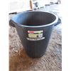 Image 3 : Rubbermaid 98.4 L garbage can