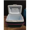 Image 4 : Rubbermaid cooler , water jug