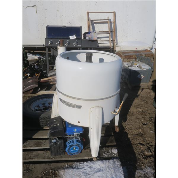 antique washer (no lid) - has 79cc Powerfist engine