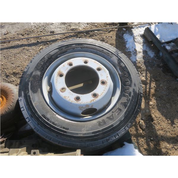 heavy duty 8 bolt wheel - Goodyear 245/70R19.5