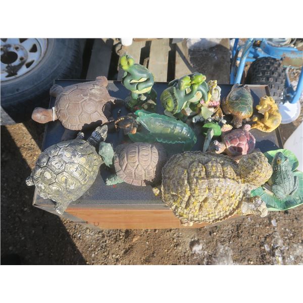 lot of decorations - mostly turtles