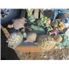Image 1 : lot of decorations - mostly turtles