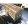 Image 3 : vintage trunk