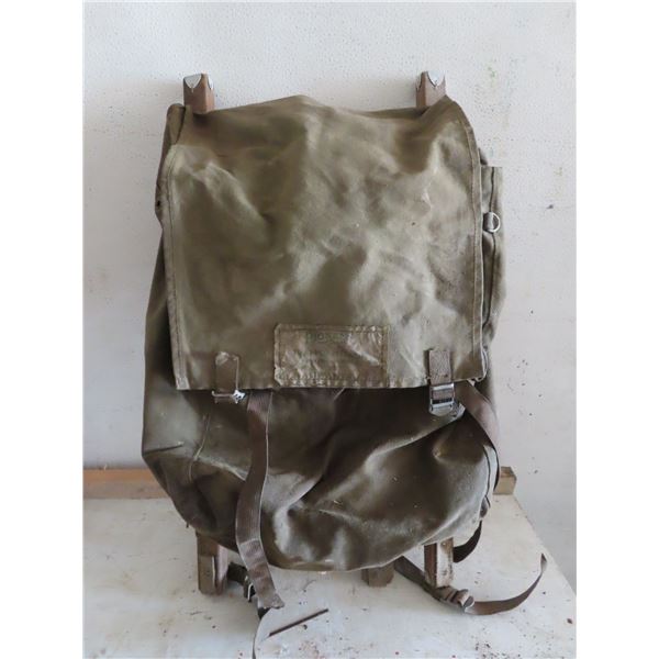 vintage pioneer brand nelson backpack