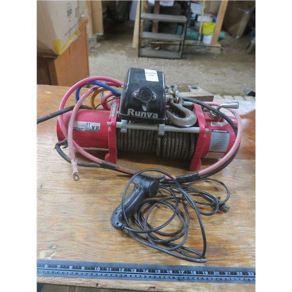 Runva 11XP 12V winch - like new with fair lead