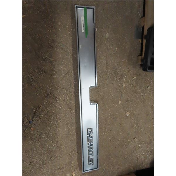 73-75 GM tail gate filler