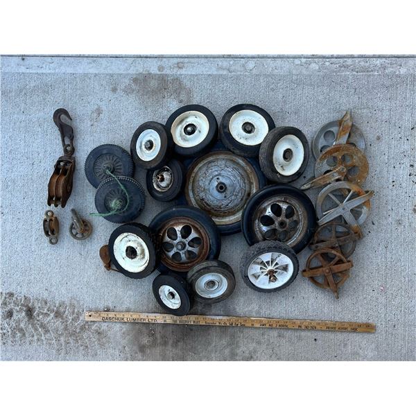 Lot of wheels and pulleys