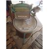 Image 12 : vintage ringer washer excellent shape manufactured by Beatty