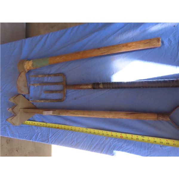 pitch fork grub hoe , hay cutter