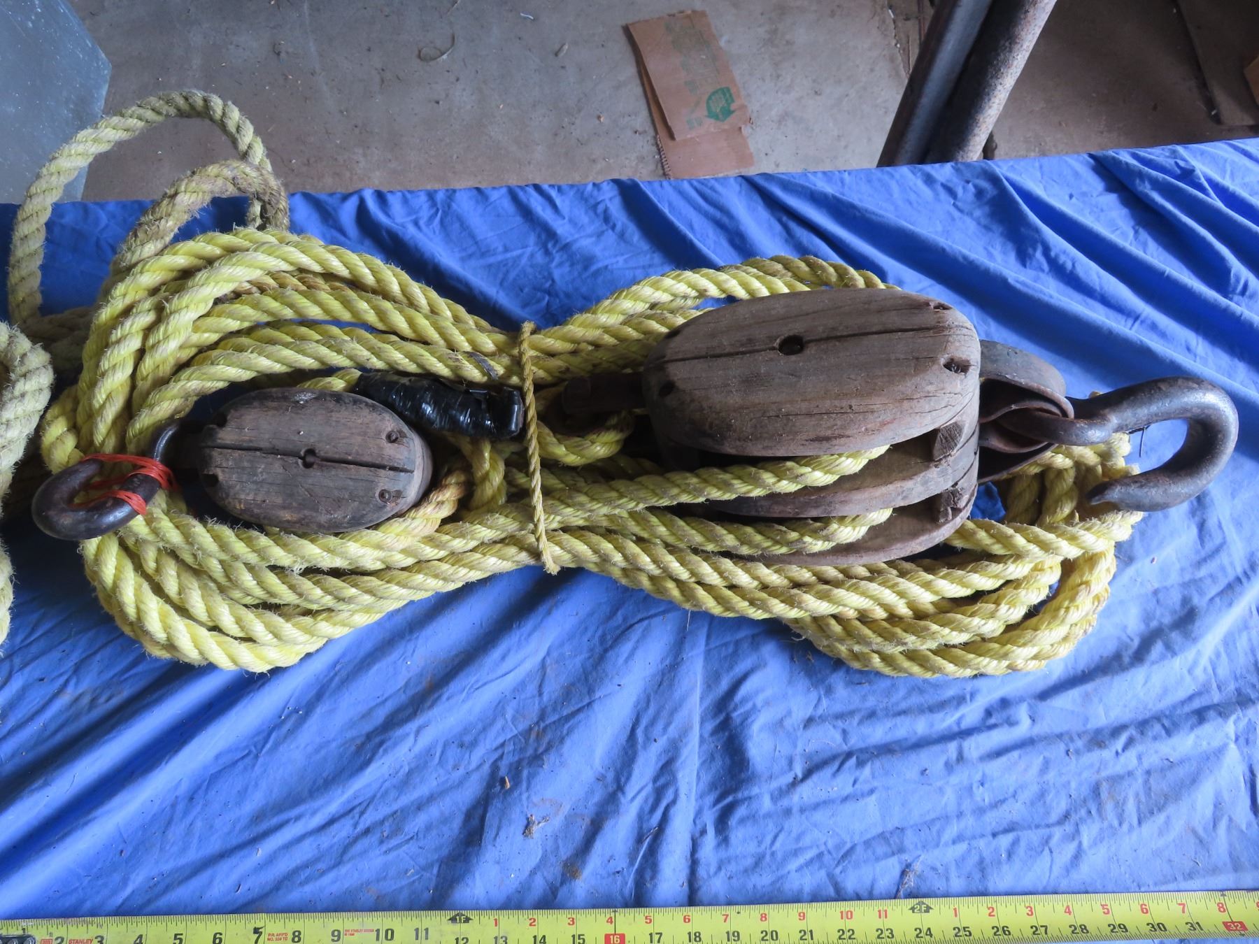 rope hoist set to work and comes with extra rope vintage and functional ...