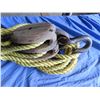 Image 2 : rope hoist set to work and comes with extra rope vintage and functional