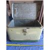 Image 2 : vintage thermos ice chest no cracks great condition