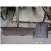 Image 2 : 2 shovels and 2 edging tools