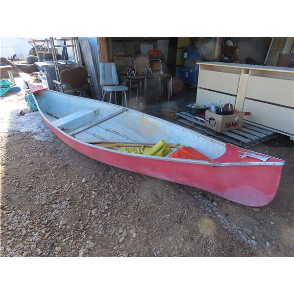 canoe with paddles and life jackets , no leaks sun faded but good condition