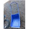 Image 2 : snow scoop shovel