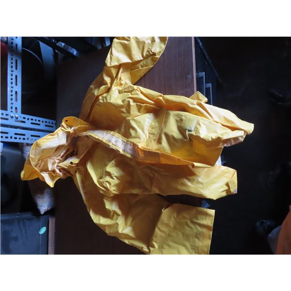 large an XXL rain coat large rain suit pants