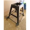 Image 4 : table saw bench with rolling base