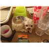 Image 4 : assorted kitchenware and décor items
