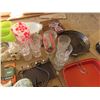 Image 5 : assorted kitchenware and décor items