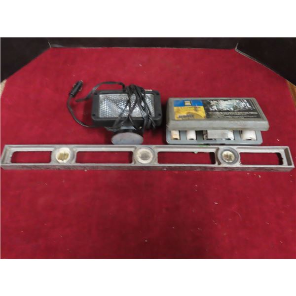 7 piece metal hole saw , magnetic 12v light , level