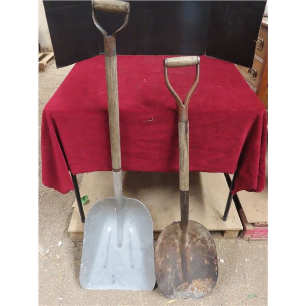 rounded shovel , scoop shovel
