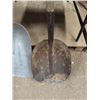 Image 2 : rounded shovel , scoop shovel