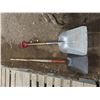Image 2 : pair of shovels