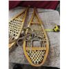 Image 3 : set of vintage snow shoes