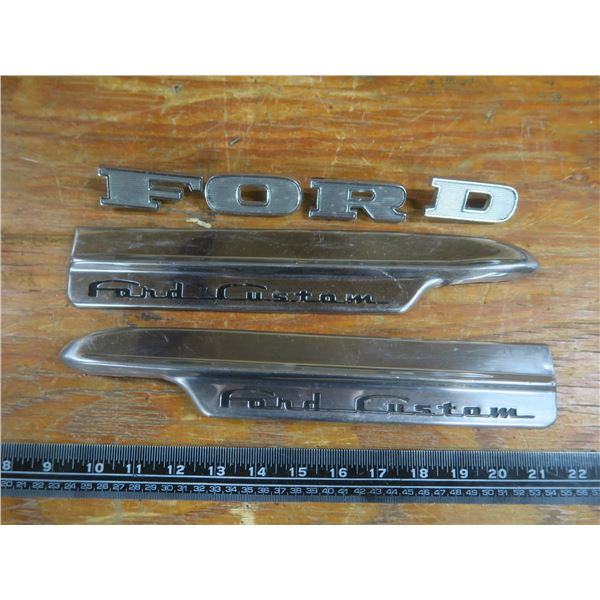 2x 1950 Ford Custom chrome badges and 4pc FORD badge