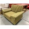 Image 4 : FABRIC LOUNGE CHAIR 42 X 32 X 30"