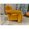 Image 3 : FABRIC LOUNGE CHAIR 27 X 32 X 30"