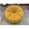 Image 1 : ROUND LOUNGE CHAIR 36 X 24"