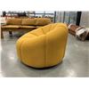 Image 3 : ROUND LOUNGE CHAIR 36 X 24"