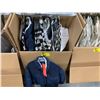 Image 1 : WARDROBE BOX WITH ASSORTED CLOTHING