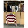 Image 1 : WARDROBE BOX WITH ASSORTED CLOTHING