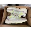 Image 7 : BOX OF ASSORTED SHOES