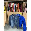Image 2 : WARDROBE BOX WITH ASSORTED CLOTHING