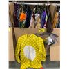 Image 2 : WARDROBE BOX WITH ASSORTED CLOTHING